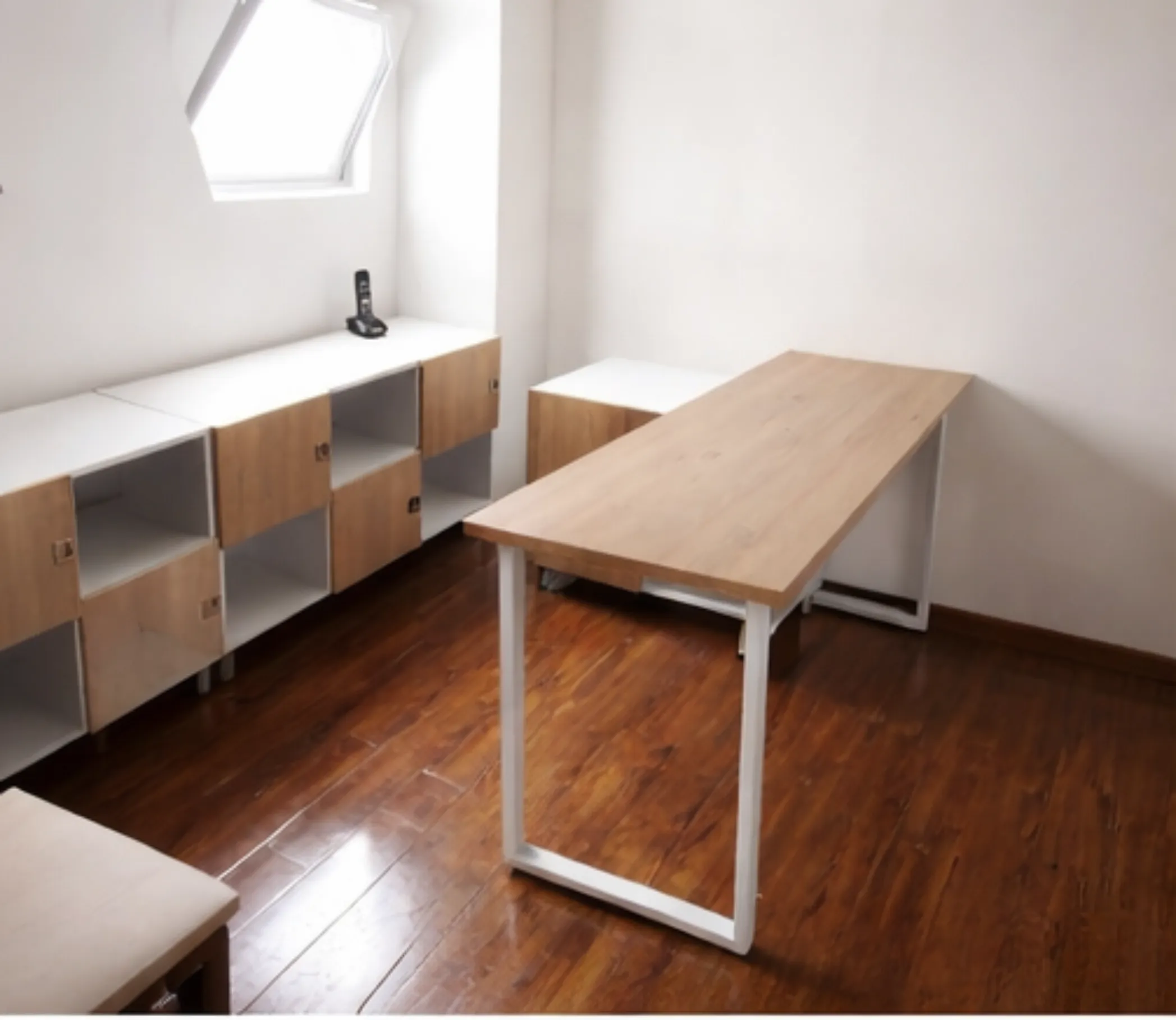 Escritorio moderno con almacenamiento